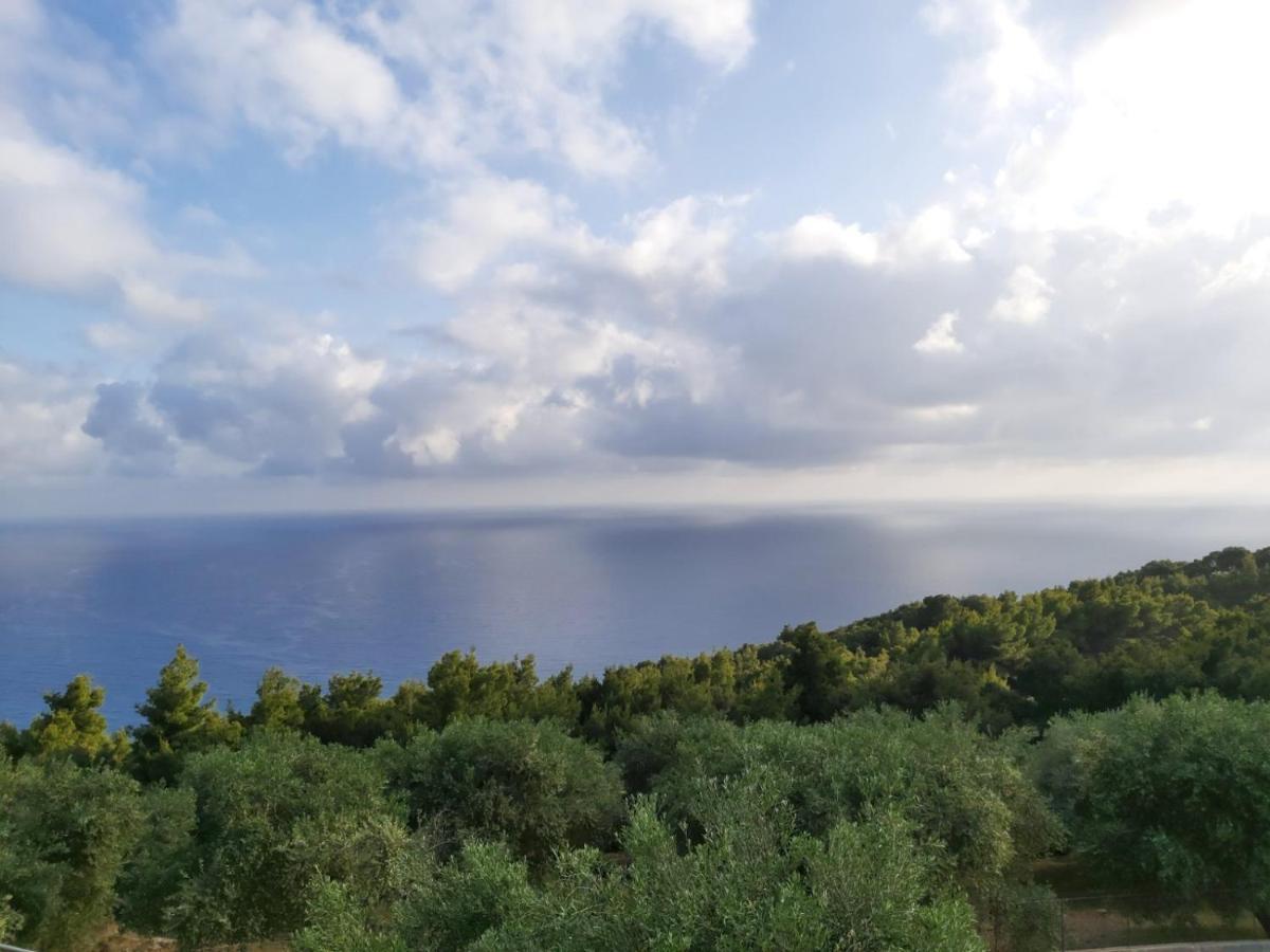 Appartamento Horizon Blue Loútsa Esterno foto
