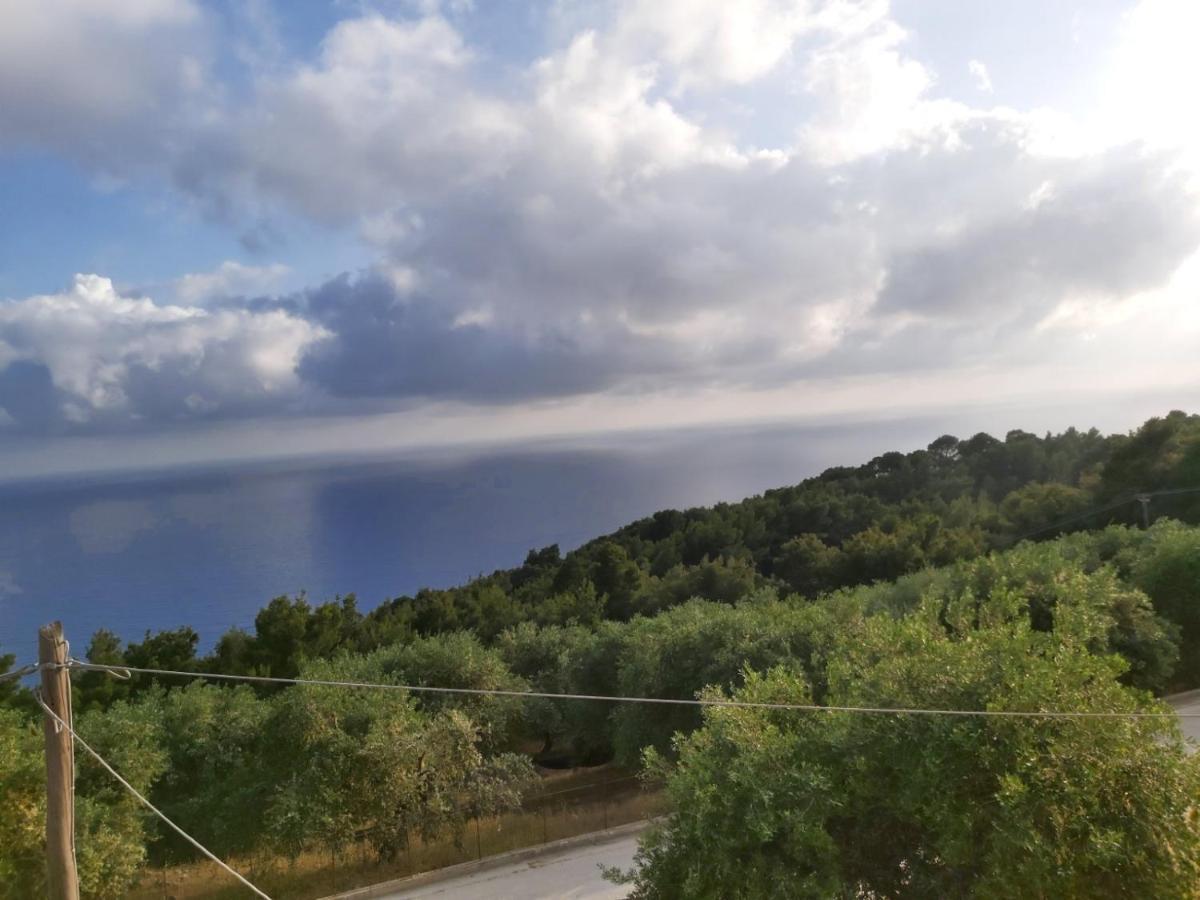 Appartamento Horizon Blue Loútsa Esterno foto