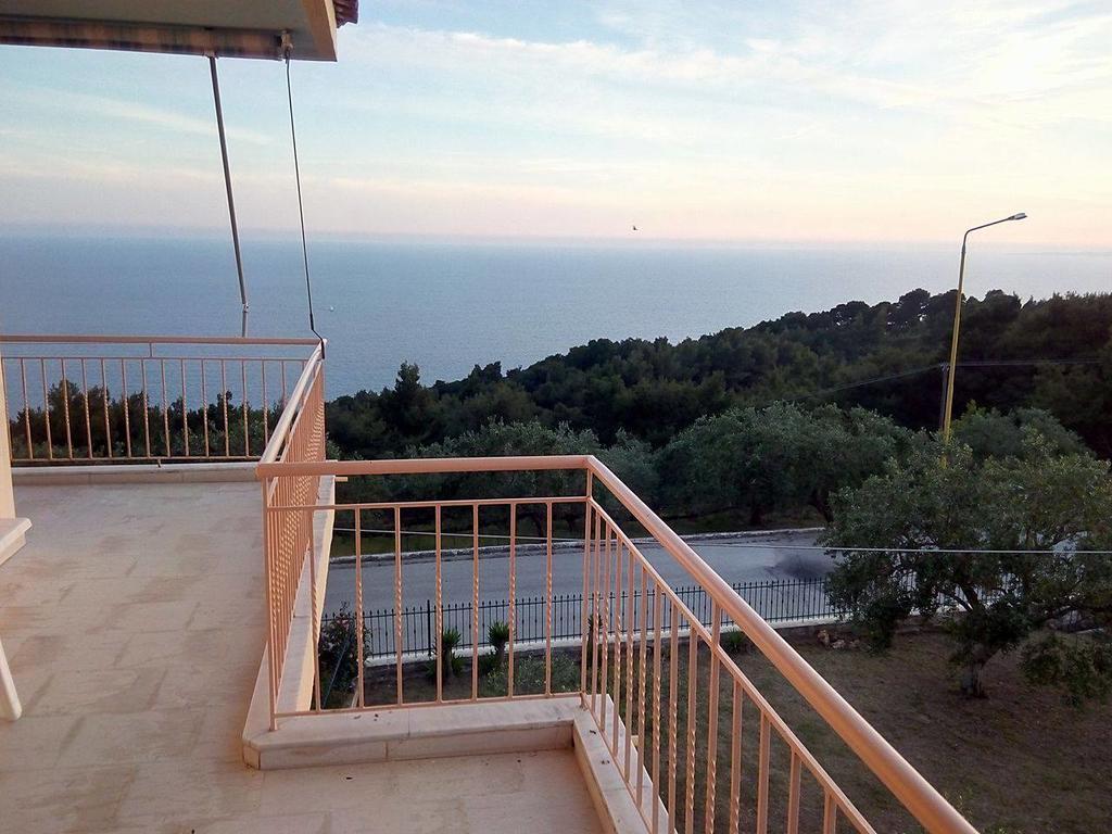 Appartamento Horizon Blue Loútsa Esterno foto
